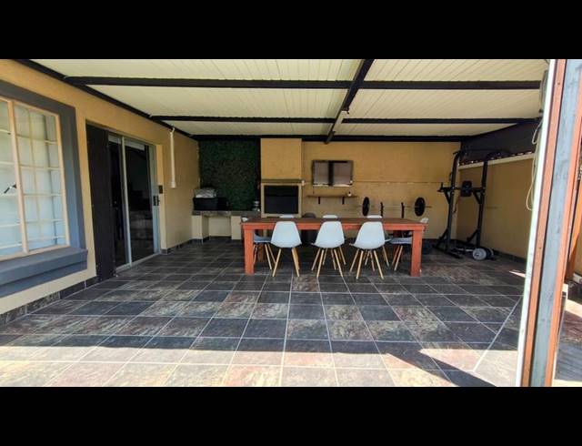 2 BEDROOM TOWNHOUSE FOR SALE IN ANNLIN